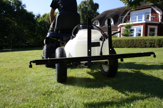 Sprühwagen mit Ausleger