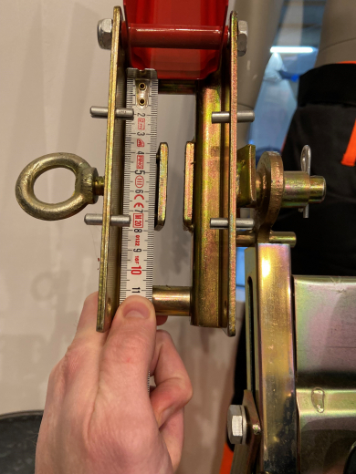 Sägebock mit Motorsägenhalter