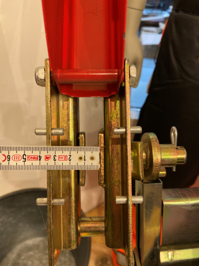 Sägebock mit Motorsägenhalter